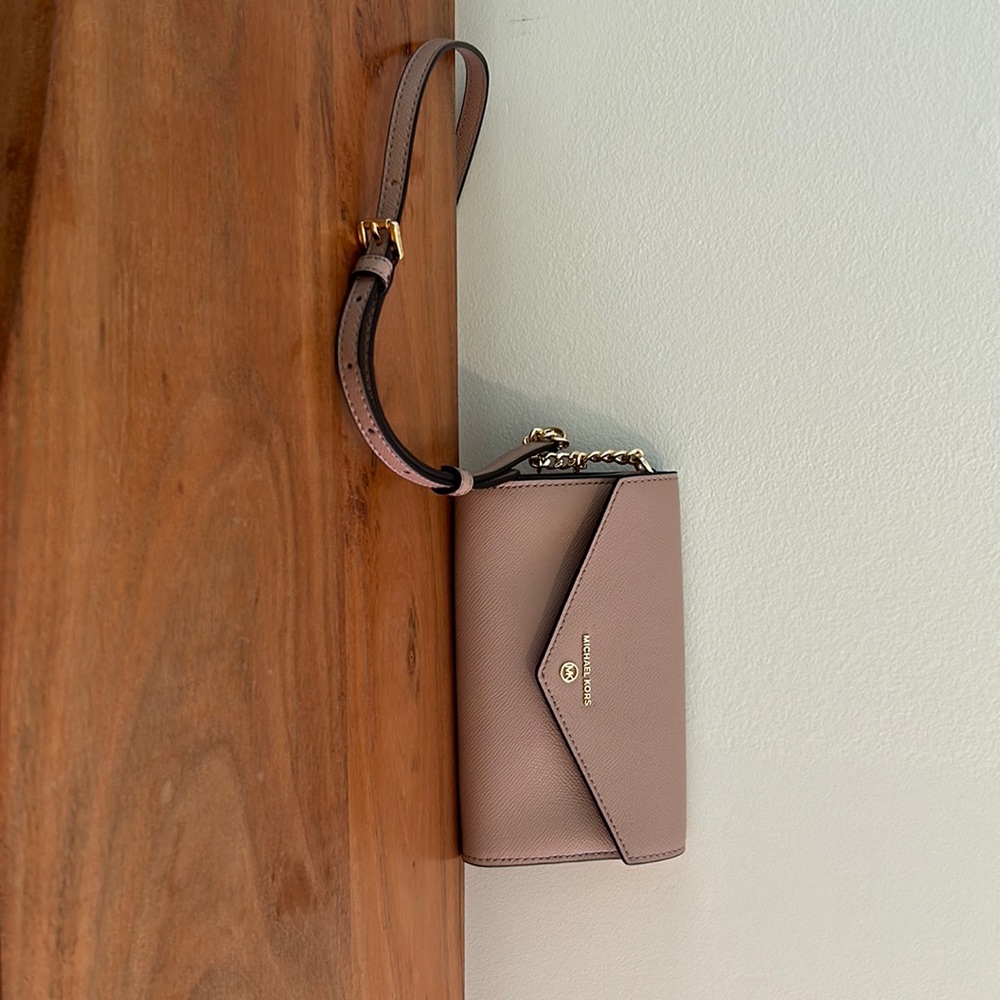 Michael kors envelope crossbody